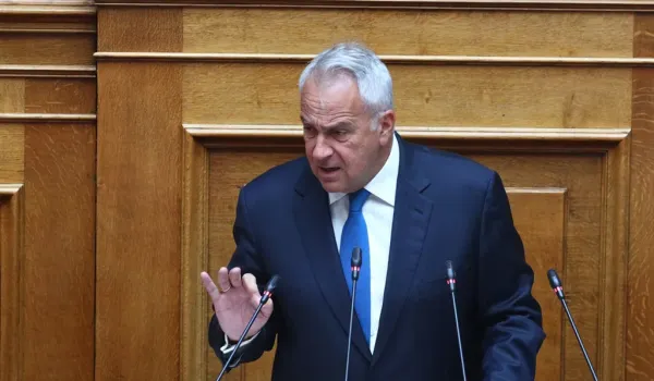 Συνταγματική Αναθεώρηση: «Προπαρασκευή πυροβολικού» για αντιδραστικές τομές
