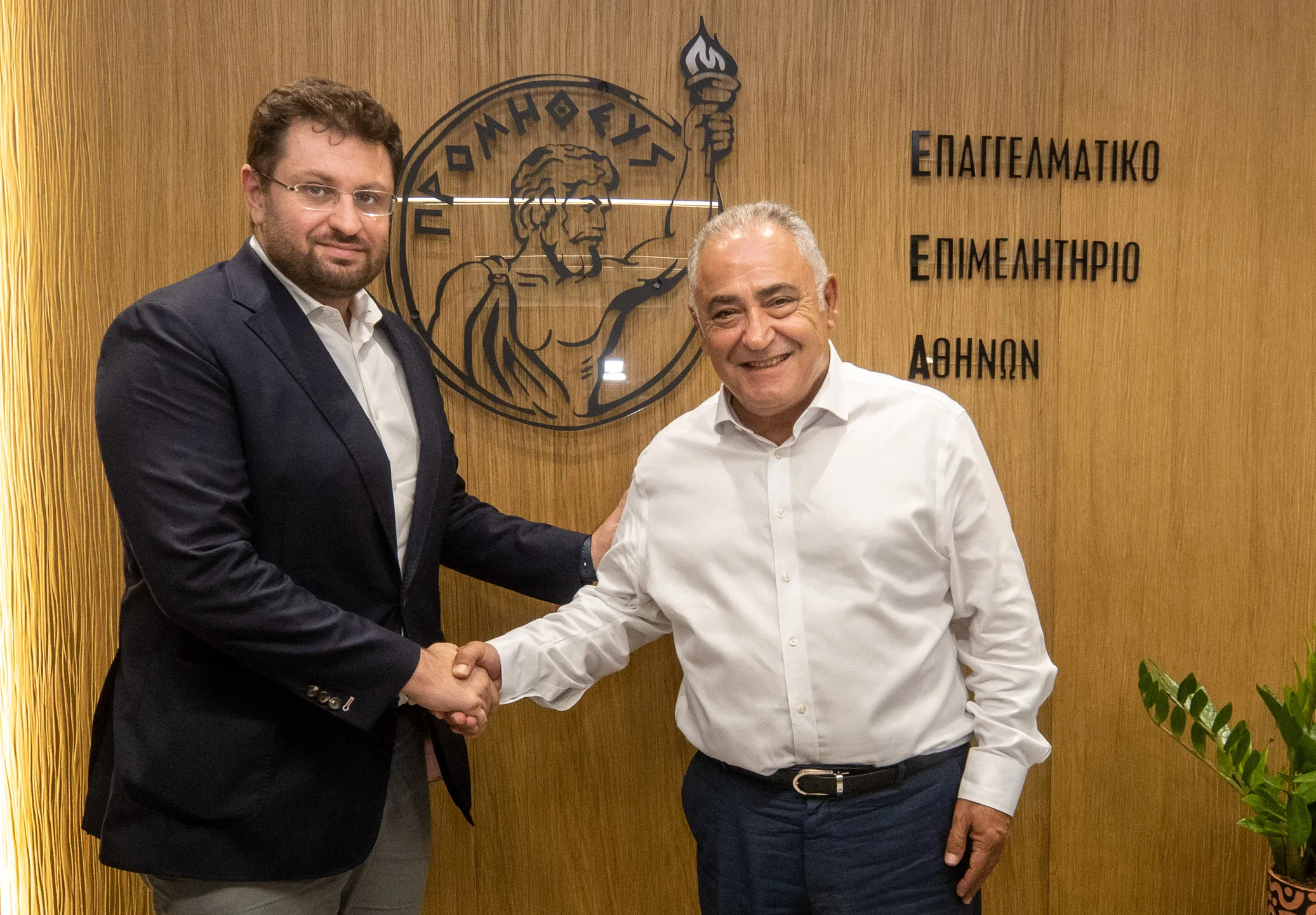 Τσίπρας στο Επαγγελματικό Επιμελητήριο Αθηνών για τα ζητήματα των μικρομεσαίων