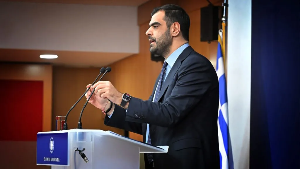 Τσουκαλάς: Προσωρινή μείωση του ΕΦΚ με βάση τα πρόσθετα έσοδα από τον ΦΠΑ