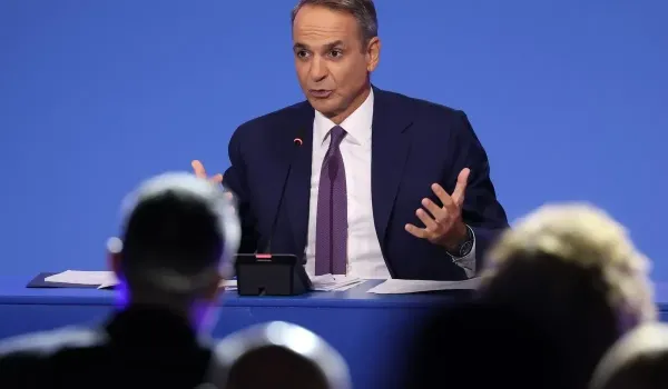 Ο Μητσοτάκης στη ΔΕΘ τάζει άλμα στον γκρεμό