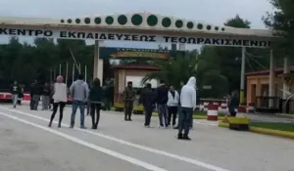 ΚΕΤΘ Αυλώνα: Ούτε πόσιμο νερό δεν μπορεί να εξασφαλίσει ο Δένδιας του πανάκριβου θόλου και των φρεγατών!