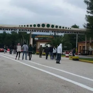 ΚΕΤΘ Αυλώνα: Ούτε πόσιμο νερό δεν μπορεί να εξασφαλίσει ο Δένδιας του πανάκριβου θόλου και των φρεγατών!