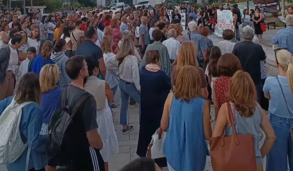 Εκατοντάδες διαδήλωσαν στην Ηγουμενίτσα για τη γυναικοκτονία της Πηνελόπης