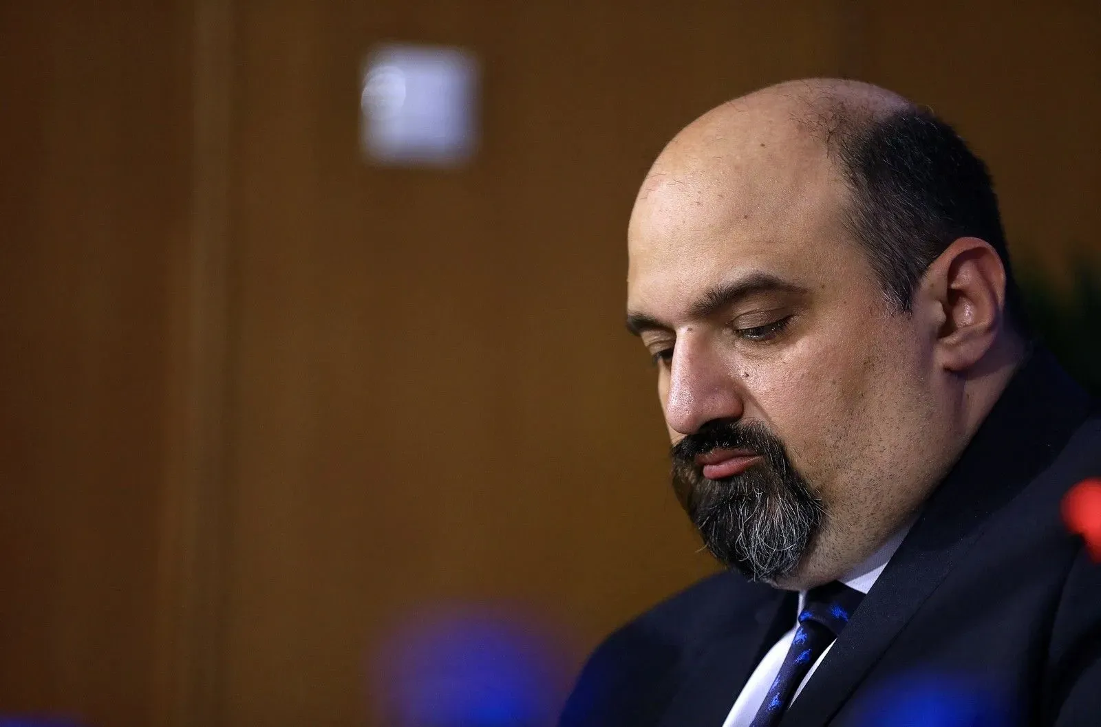 Τριαντόπουλος και Τέμπη προσθέτουν πίεση στο κυβερνητικό μέτωπο