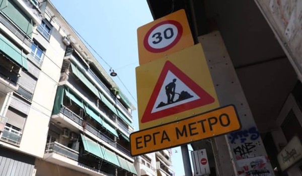 Κυψέλη: Οι ρωγμές στα σπίτια και το κόστος στους κατοίκους