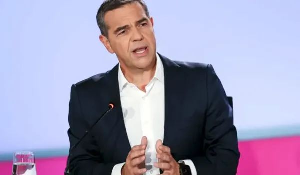Τσίπρας: Εκβιαστικό δίλημμα, αλλά όχι 13η σύνταξη-μισθό