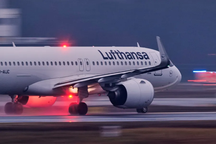 Φωτιά σε powerbank οδήγησε πτήση της Lufthansa σε προσγείωση στη Λιόν