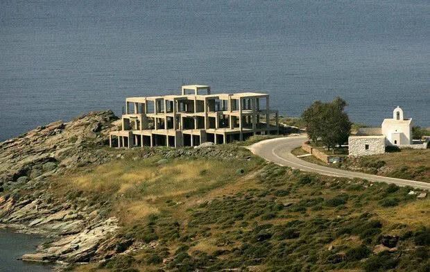 Νίκος Ξυδάκης: Μοναξιά στους λόφους με τα μπούνκερ
