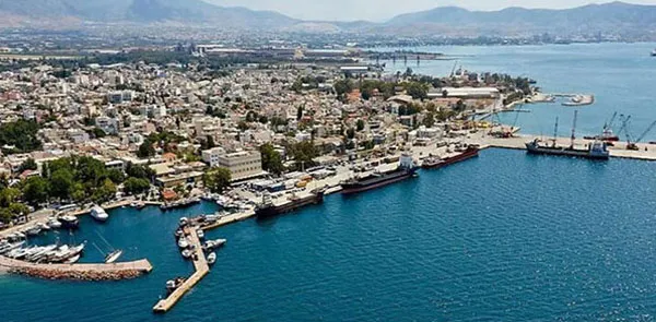 Αντιφασιστική πορεία στην Ελευσίνα μετά την επίθεση σε 32χρονο