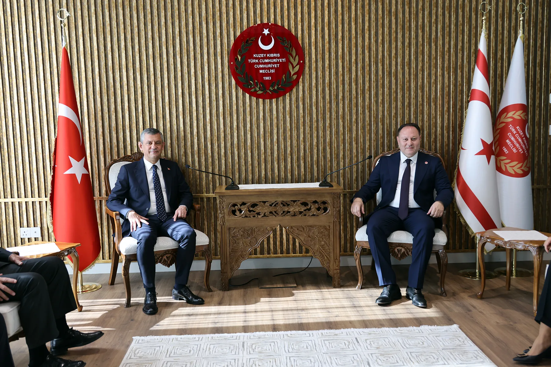 Ο Οζέλ κατηγορεί την κυβέρνηση Ερντογάν για διπλωματικές υποχωρήσεις απέναντι στην Ελλάδα