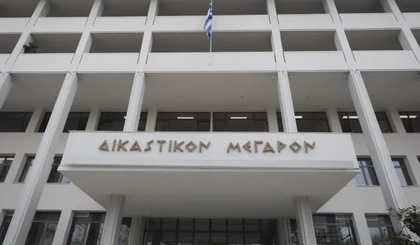 Κατηγορούμενη για κακοποίηση της κόρης της και διακίνηση υλικού, 51χρονη στον Βόλο