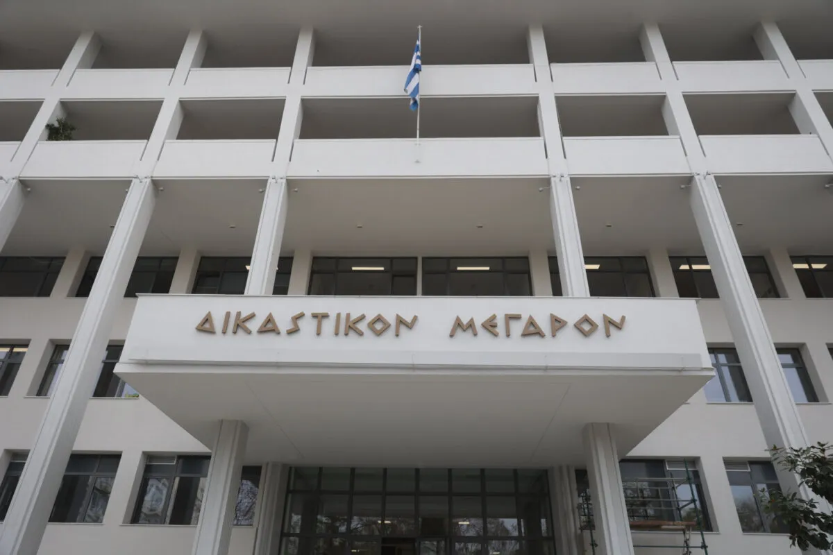 Κατηγορούμενη για κακοποίηση της κόρης της και διακίνηση υλικού, 51χρονη στον Βόλο
