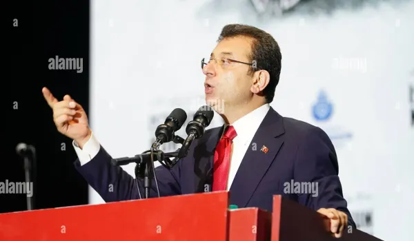 Ιμάμογλου: Η δίκη αποσκοπεί στην πολιτική του εξουδετέρωση, υποστήριξε στην απολογία