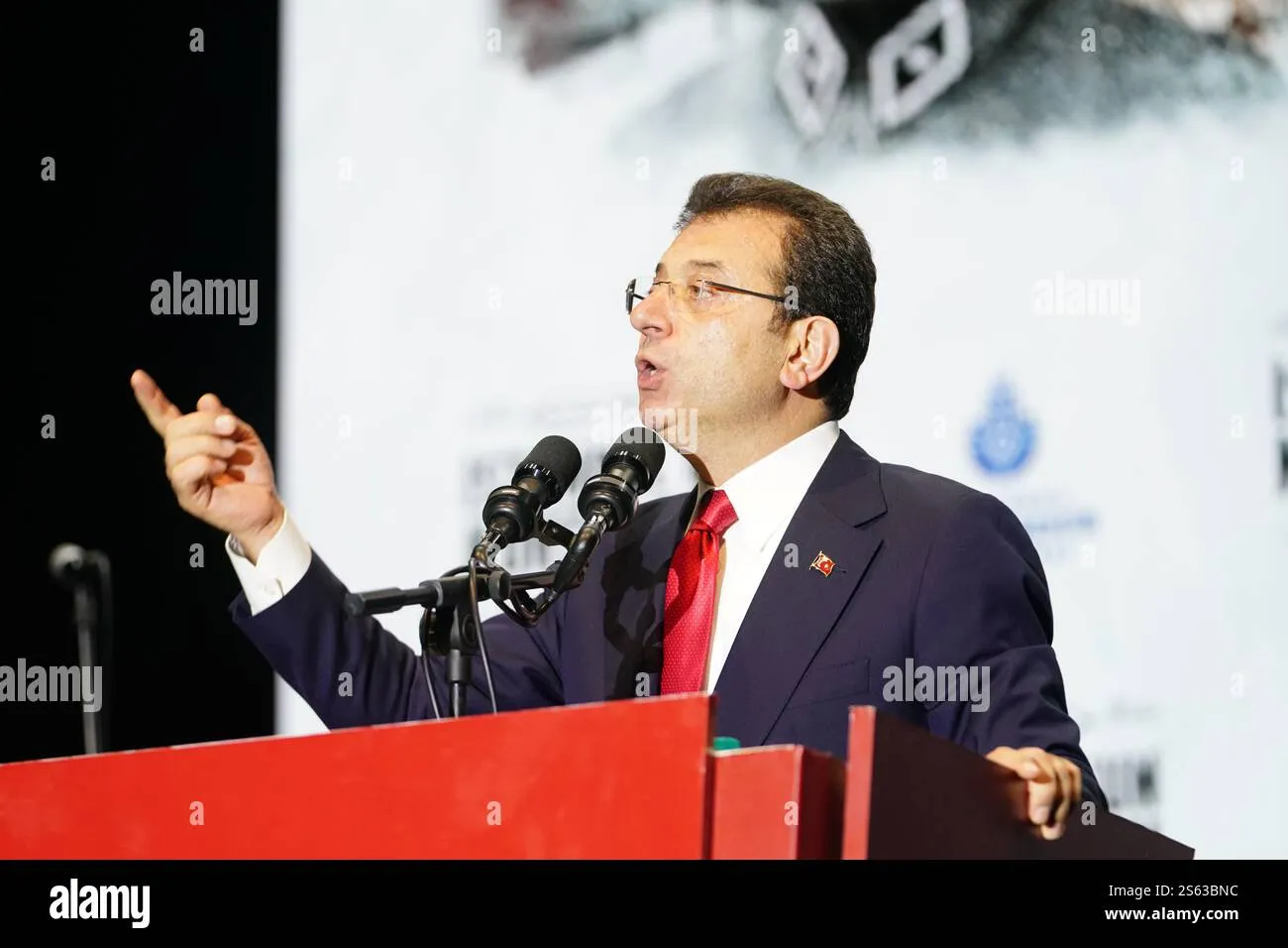 Ιμάμογλου: Η δίκη αποσκοπεί στην πολιτική του εξουδετέρωση, υποστήριξε στην απολογία