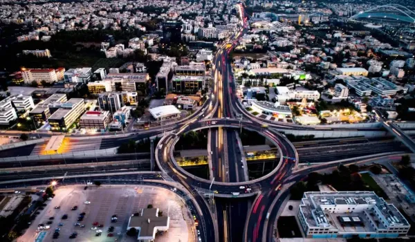 Καθυστερήσεις άνω των 30 λεπτών στην Αττική Οδό και αυξημένη κίνηση στον Κηφισό