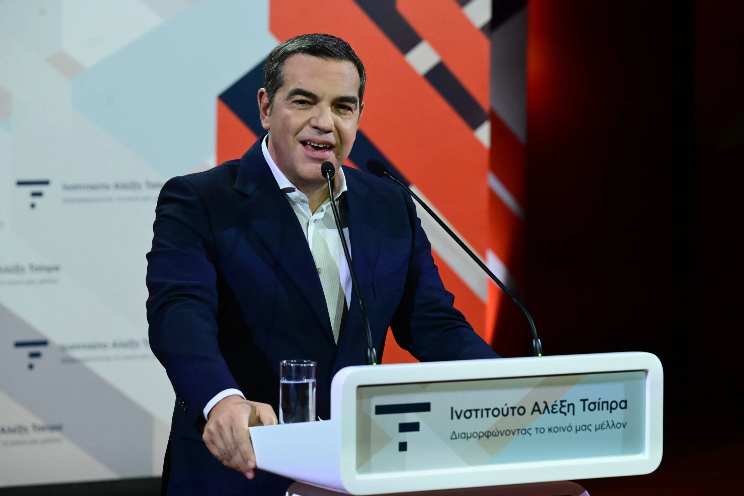 Ο Αλέξης Τσίπρας ζητά νέα «ΟΧΙ» απέναντι στον φασισμό και την ακροδεξιά