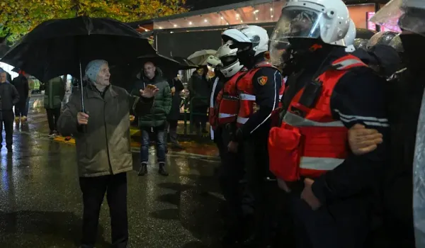 Έκτη ημέρα διαδηλώσεων στην Αλβανία, 78 συλληφθέντες στο δικαστήριο