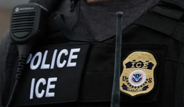 Πράκτορας της ICE τραυμάτισε άνδρα σε επιχείρηση στη Νέα Υόρκη