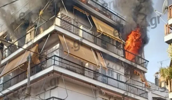 Φωτιά σε διαμέρισμα στον Πειραιά – Δύο άτομα μεταφέρθηκαν προληπτικά στο νοσοκομείο