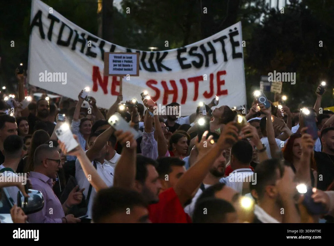 Οι διαδηλώσεις στην Αλβανία διευρύνονται με αφορμή το σχέδιο θερέτρου Κούσνερ