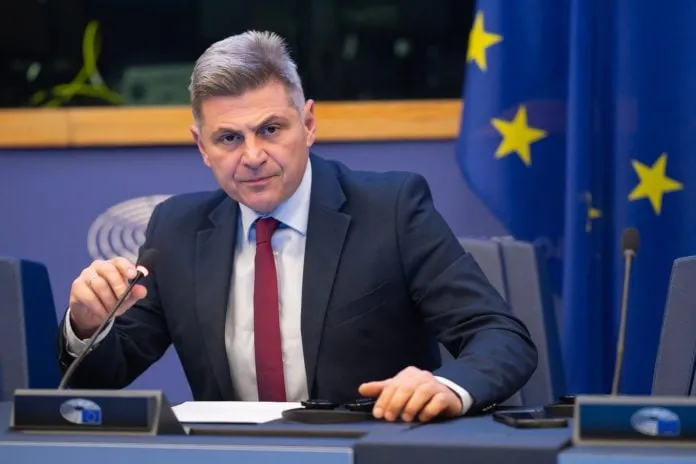 Φαραντούρης: Ζητά εγγυήσεις για την ασφάλεια και τα κυριαρχικά δικαιώματα της Ελλάδας
