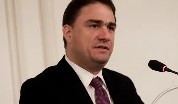 Τσουκαλάς: Η Ισπανία δείχνει, κατά το ΠΑΣΟΚ, εναλλακτική για τη στέγη και το ιδιωτικό χρέος