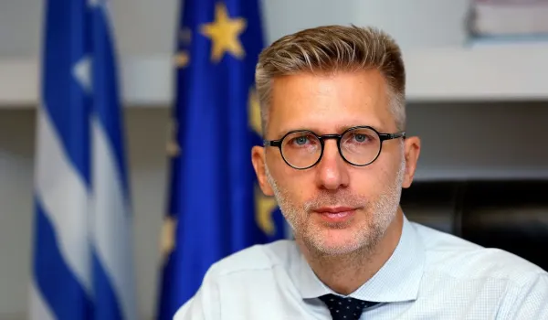 Σκέρτσος επικαλείται μέτρα σε σχολεία, αθλητισμό και ψυχική υγεία για τον ψηφιακό εθισμό