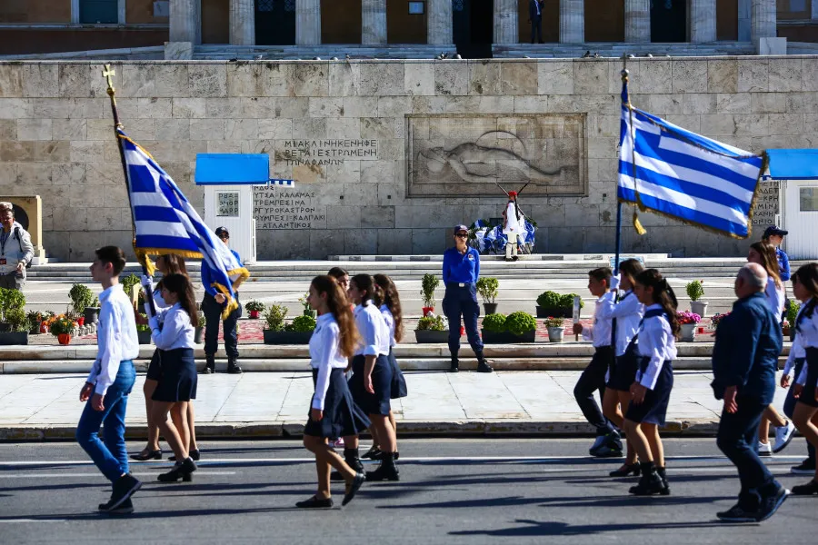 Μαθητική παρέλαση στο κέντρο της Αθήνας για την 28η Οκτωβρίου