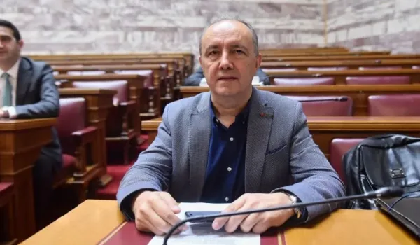 Η κυβέρνηση απορρίπτει συνεργασία με κόμματα δεξιότερα της ΝΔ μετά τις δηλώσεις Καράογλου