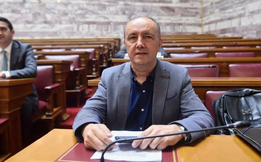 Η κυβέρνηση απορρίπτει συνεργασία με κόμματα δεξιότερα της ΝΔ μετά τις δηλώσεις Καράογλου