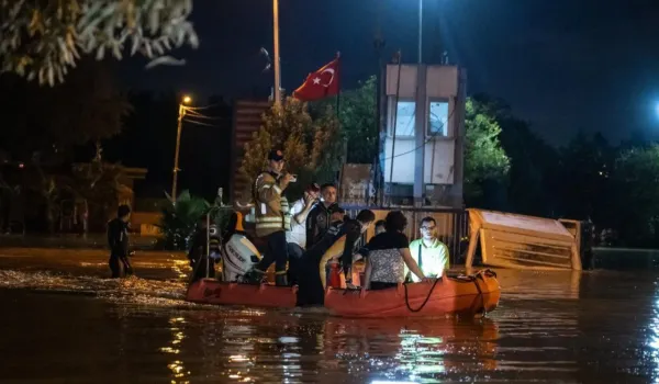 Δύο νεκροί από τις πλημμύρες στην Κωνσταντινούπολη – Κλειστά σχολεία σε έξι επαρχίες
