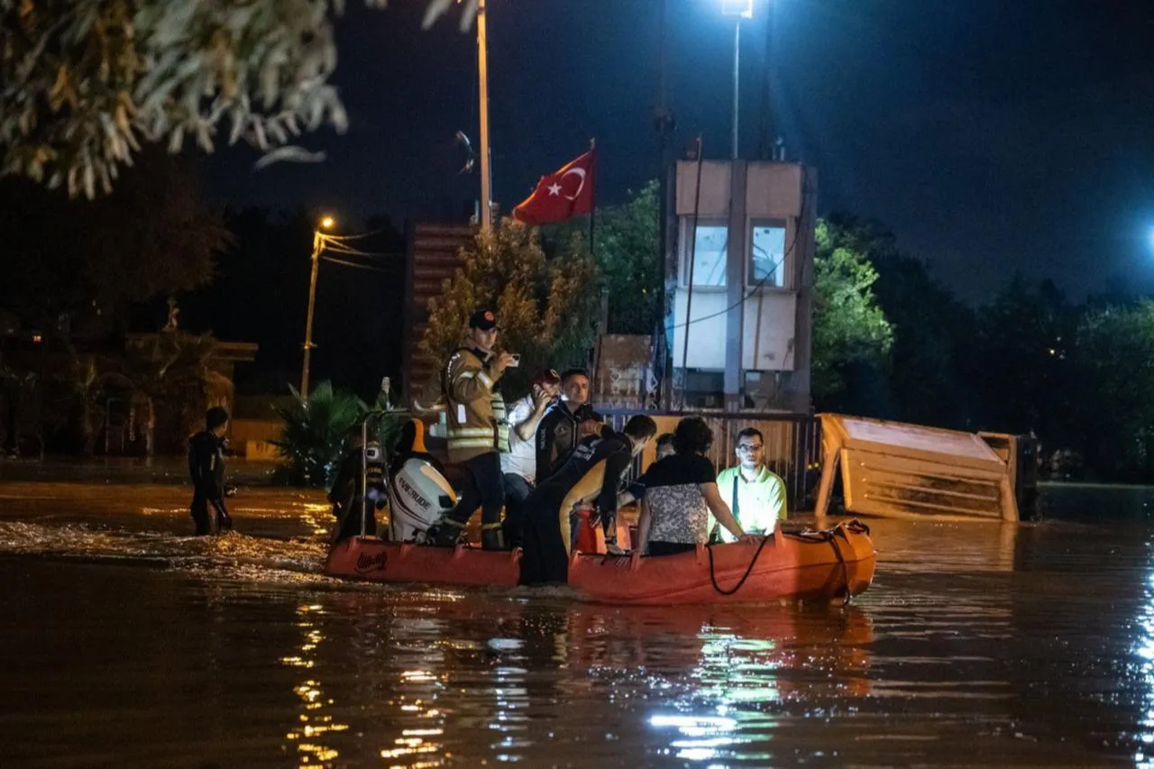 Δύο νεκροί από τις πλημμύρες στην Κωνσταντινούπολη – Κλειστά σχολεία σε έξι επαρχίες
