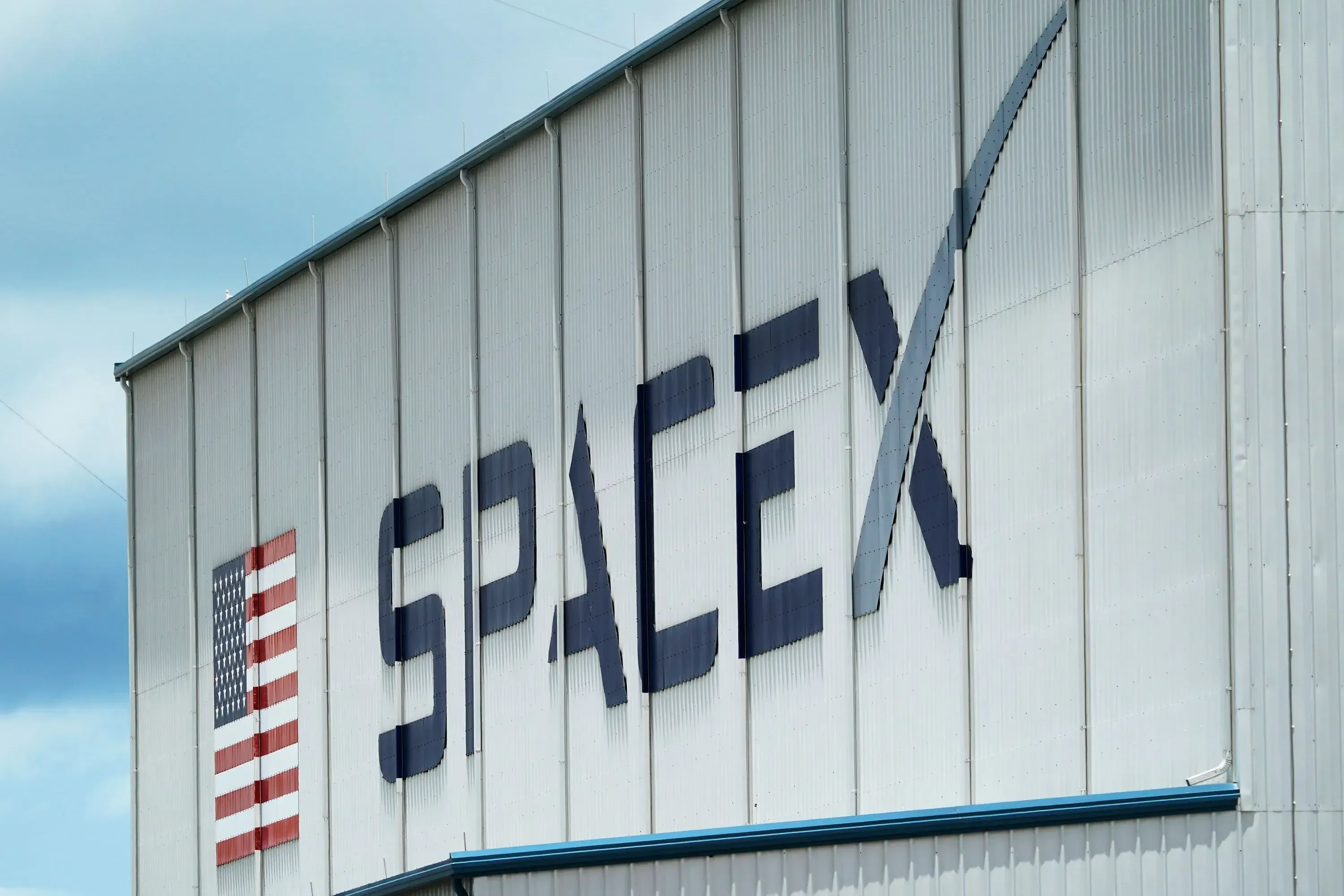 Ο Μασκ λέει ότι θα δώσει μετοχή της SpaceX σε κάθε παιδί στις ΗΠΑ το 2027