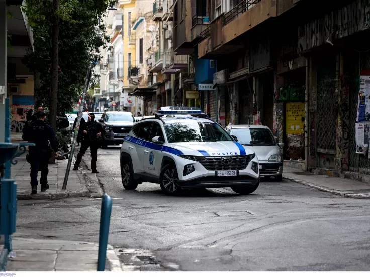 Διακόπηκε η κυκλοφορία σε δύο δρόμους στα Εξάρχεια λόγω ύποπτου αντικειμένου