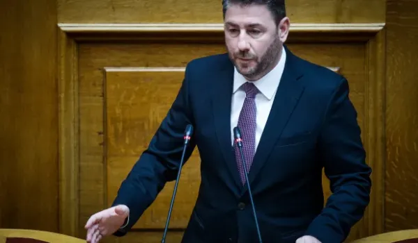 ΠΑΣΟΚ: Πρόταση για 120 δόσεις, προστασία κατοικίας και αλλαγές στους servicers