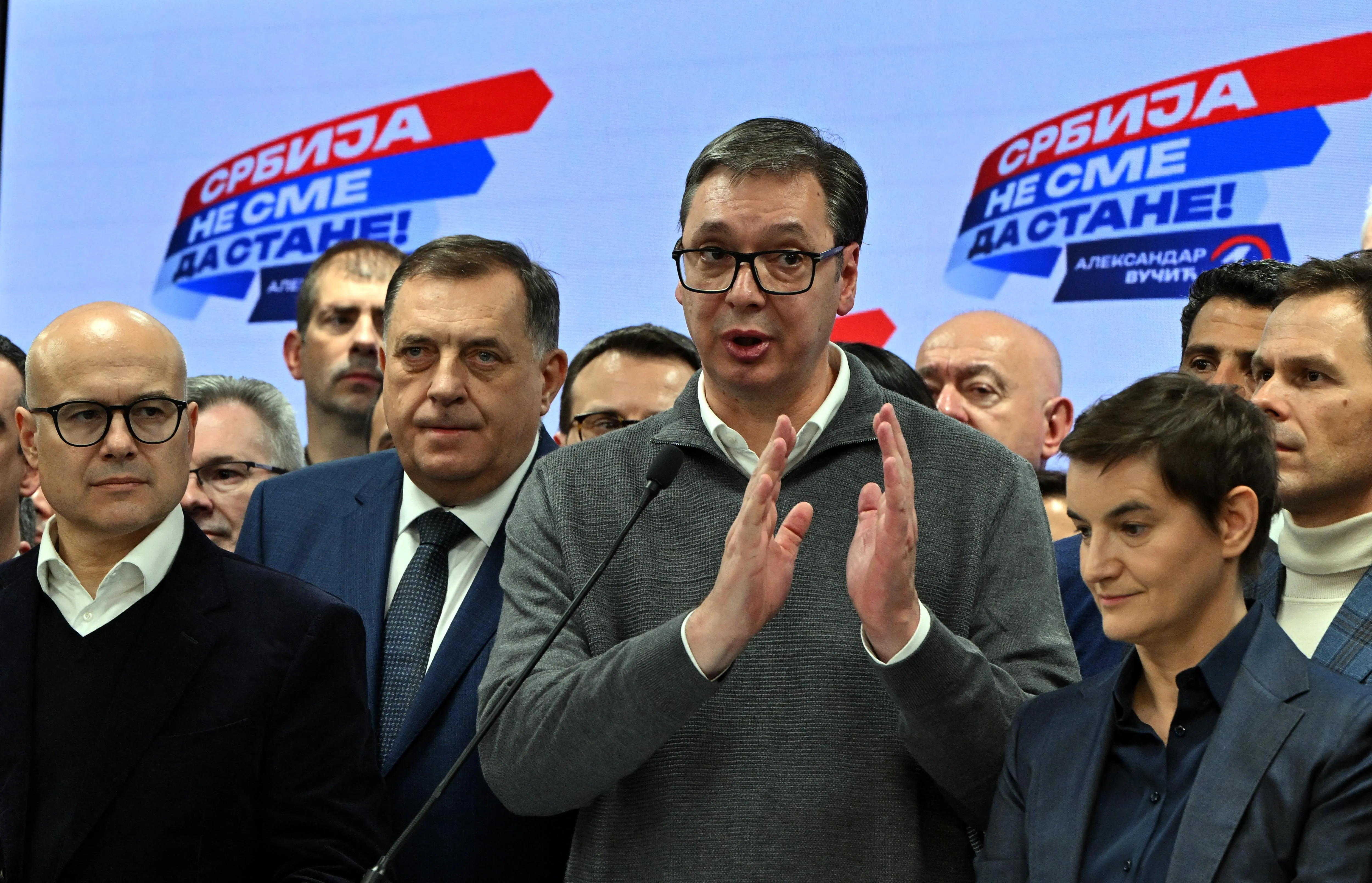 Η Φοιτητική Λίστα εκτιμάται στις 138 έδρες και ο Βούτσιτς παραδέχεται ήττα