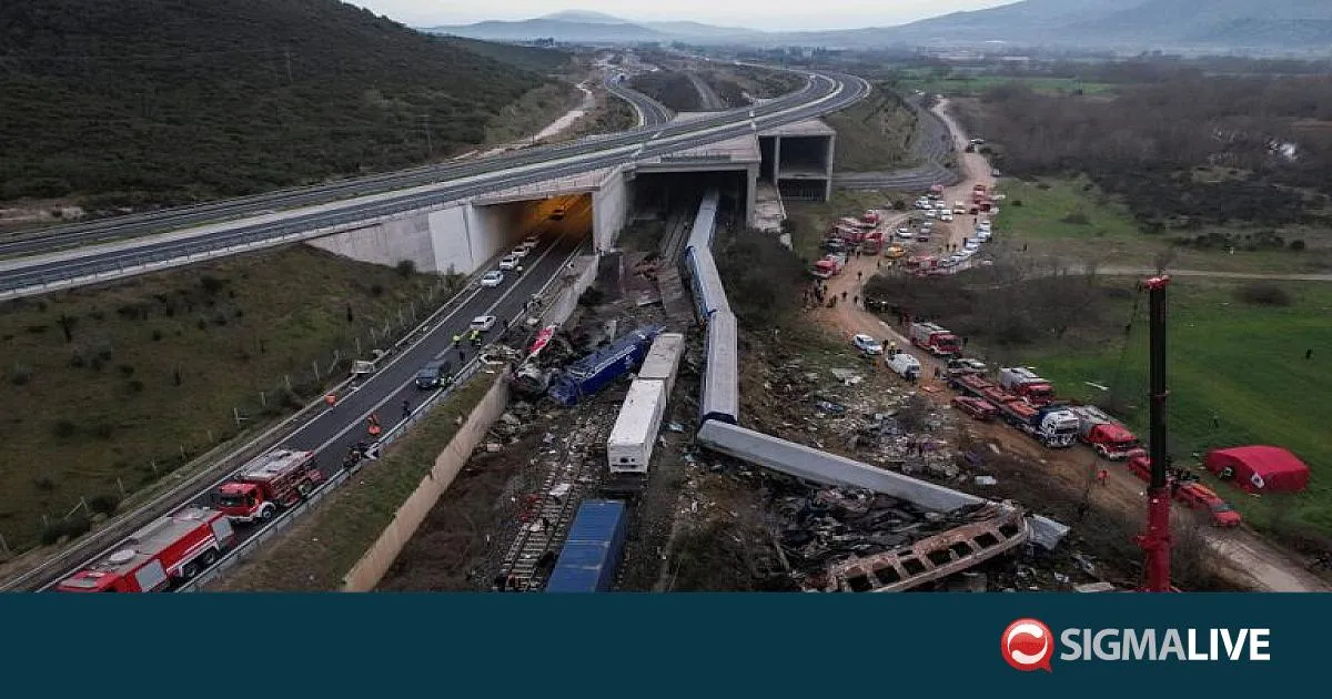 Τέμπη. Τραυματίας κατέθεσε ότι βρέθηκε έξω από το βαγόνι μετά τη σύγκρουση