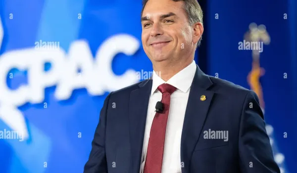 Η Quaest δίνει προβάδισμα μίας μονάδας στον Φλάβιο Μπολσονάρου έναντι του Λούλα