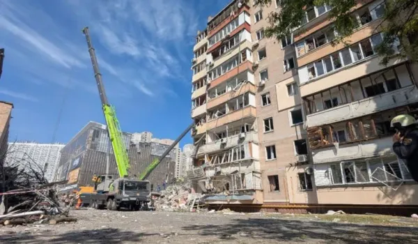 Ρωσικά πλήγματα σε ενεργειακές υποδομές και κατοικίες στην Ουκρανία με νεκρούς