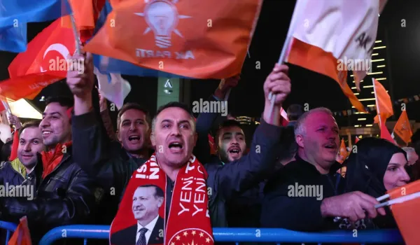 Δημοσκόπηση GENAR: 36,1% για το AKP, αλλά 67,1% δεν εμπιστεύεται την οικονομική πολιτική
