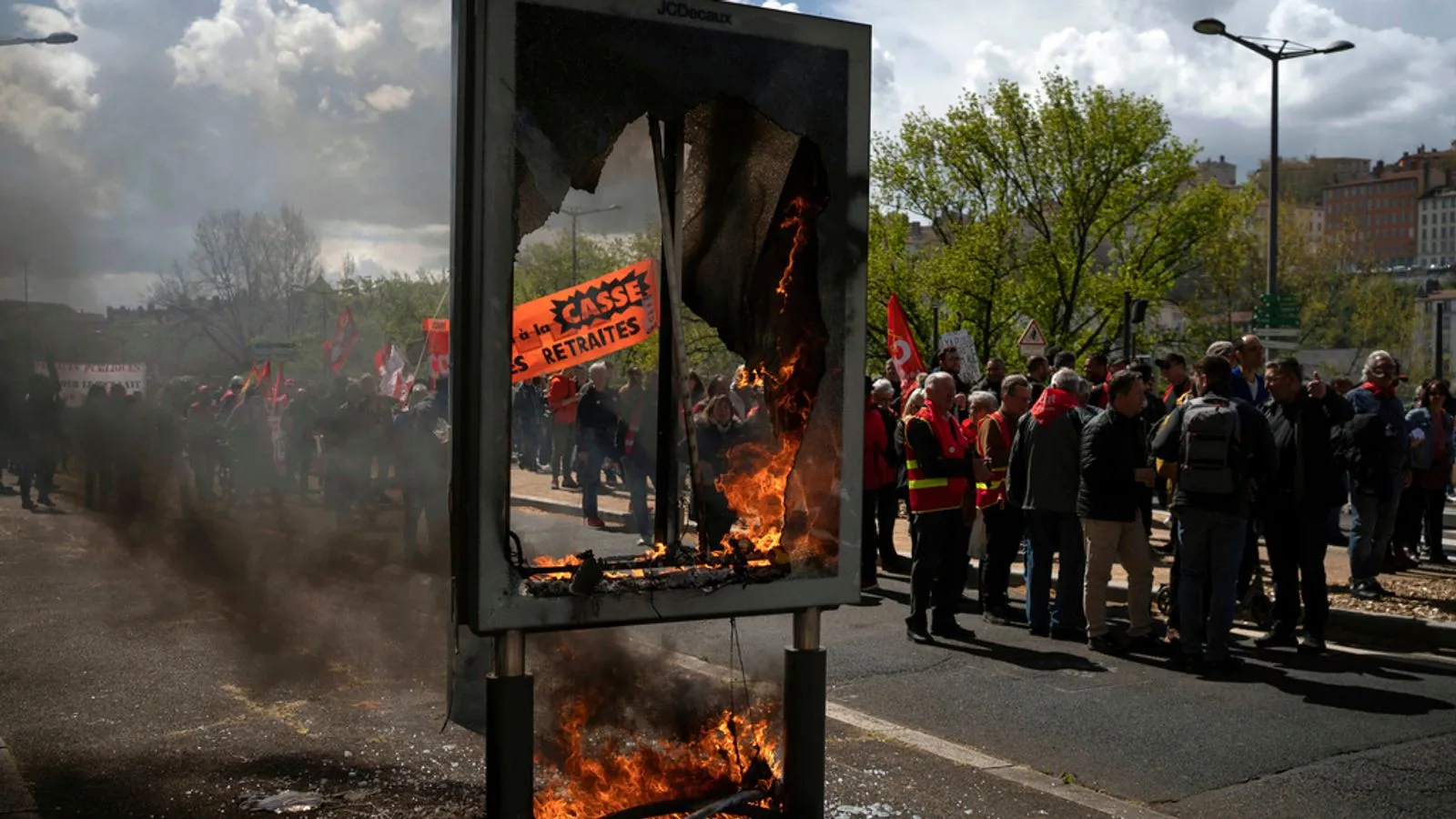 Επεισόδια στη Λυών και 135 συλλήψεις στη Γαλλία με 70.000 αστυνομικούς στους δρόμους