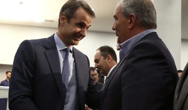Ο Καραμανλής προσανατολίζεται σε μηνιαίες παρεμβάσεις, σύμφωνα με πληροφορίες