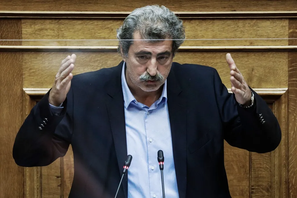 Ο Παύλος Πολάκης σχολίασε την παραίτηση Γκίλφοϊλ με φωτογραφίες Γεωργιάδη και Μητσοτάκη