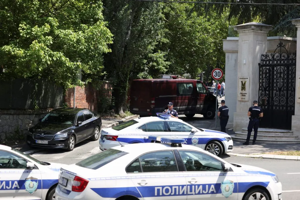 Νεκρός ο δράστης της επίθεσης με μαχαίρι έξω από την ισραηλινή πρεσβεία στο Βελιγράδι