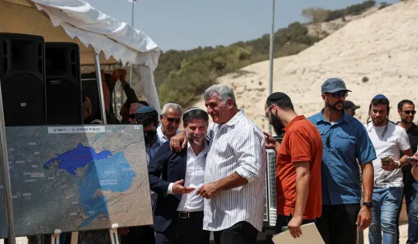 Πάνω από 500 πρώην Ευρωπαίοι αξιωματούχοι ζητούν μέτρα της ΕΕ κατά των εποικισμών