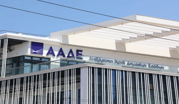 Τέσσερις συλλήψεις μετά από έλεγχο της ΑΑΔΕ σε πάρκινγκ στον Ασπρόπυργο