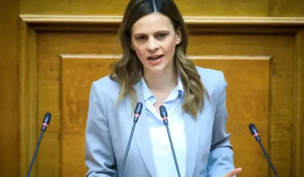 Η Αχτσιόγλου απορρίπτει συνεργασία με το ΠΑΣΟΚ και ζητά συσπείρωση γύρω από το κόμμα της
