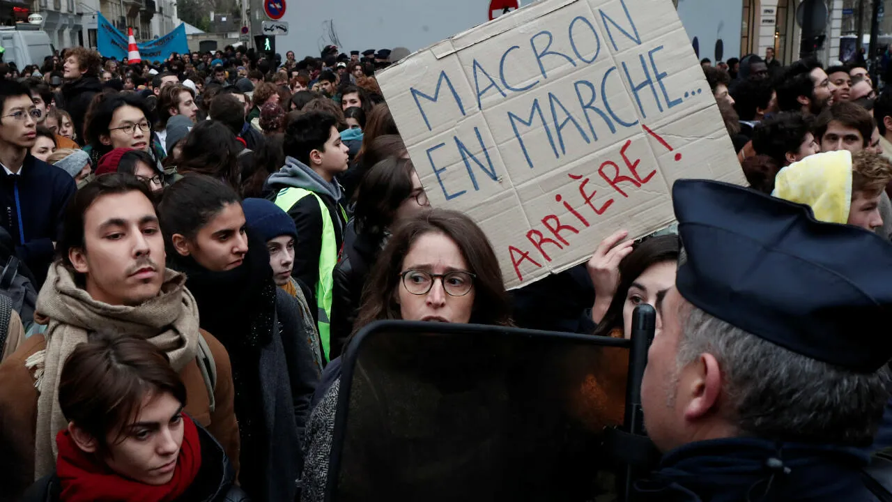 Οι εκπρόσωποι των γαλλικών λυκείων ζητούν συνέχιση των κινητοποιήσεων