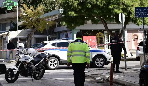 Κάμερα κατέγραψε την παρακολούθηση του 52χρονου πριν από τη δολοφονία στη Γλυφάδα