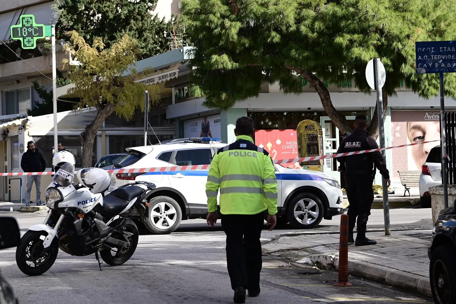 Κάμερα κατέγραψε την παρακολούθηση του 52χρονου πριν από τη δολοφονία στη Γλυφάδα